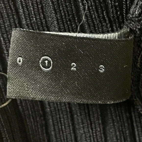 SIR The Label Black Kelvin Off The Shoulder Twisted Cut Out Ribbed Midi 1/S - Picture 9 of 9